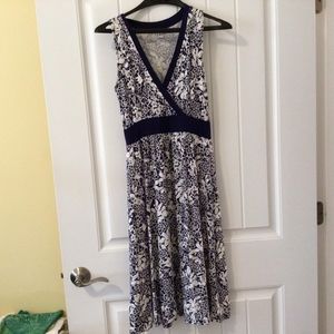 Women's L.L. Bean sleeveless navy blue and white knit dress, Size XS
